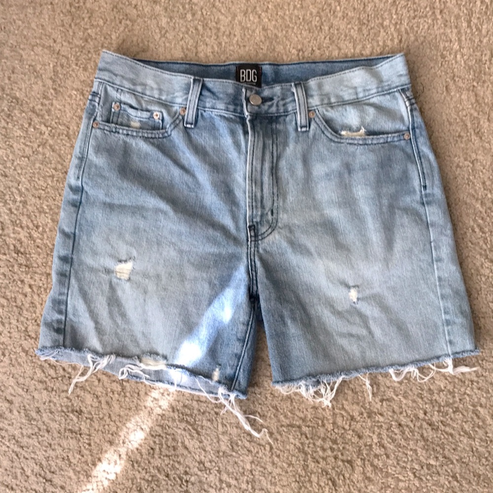 BDG Mid Rise Boyfriend Shorts - Light Wash - RUNS LARGE